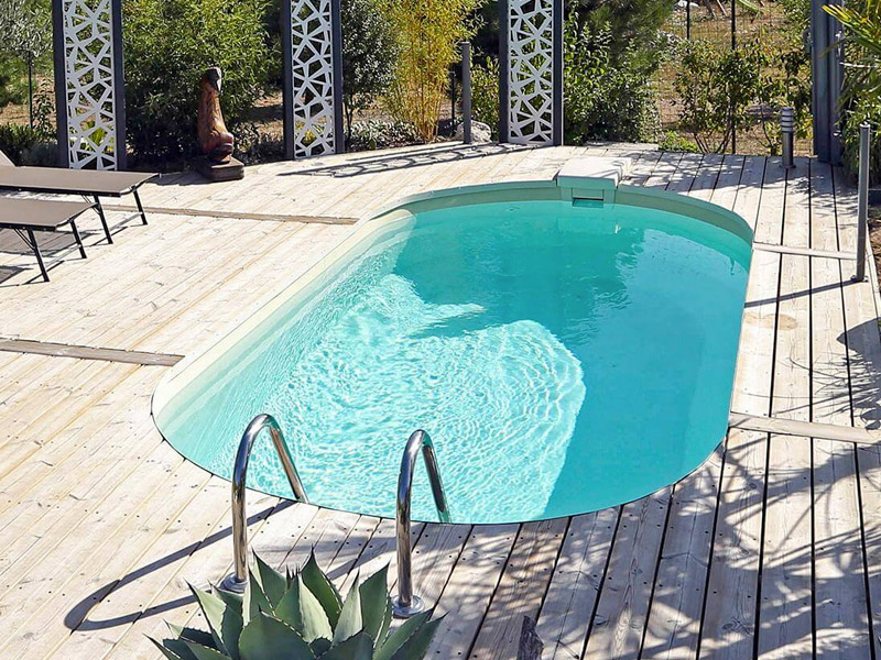 piscines ovales Ilona avec échelle waterair GGILPRO