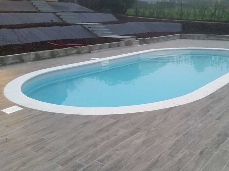 piscines ovales Ilona avec escalier Enjoy waterair GGILPRO