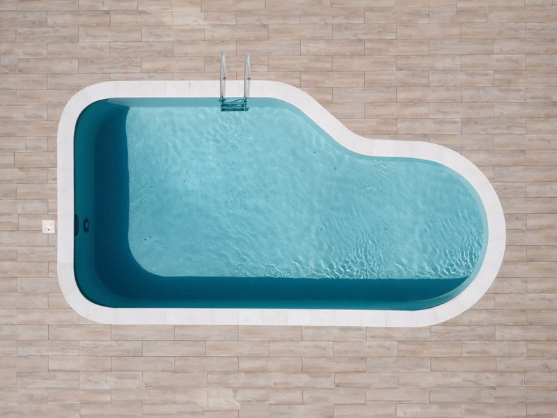 piscine forme rectangle Maria avec échelle waterair GGILPRO