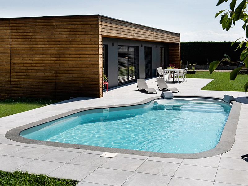 piscine Maria avec escalier Pacio forme rectangle waterair GGILPRO