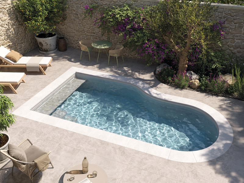 Piscine Inaya avec banc et escalier piano ggilpro belgique