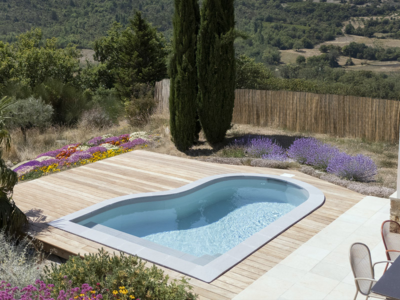 Piscine Inaya avec banc et escalier piano 