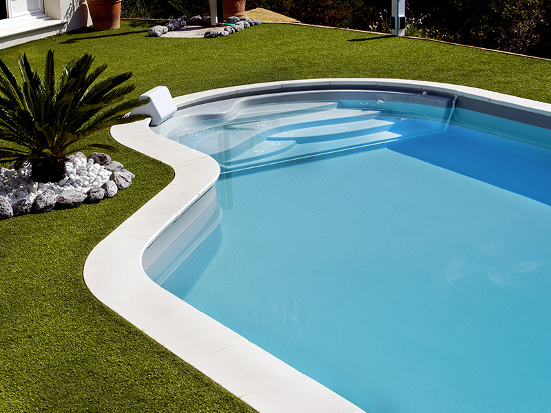 piscine Maria avec escalier Pacio forme rectangle waterair GGILPRO