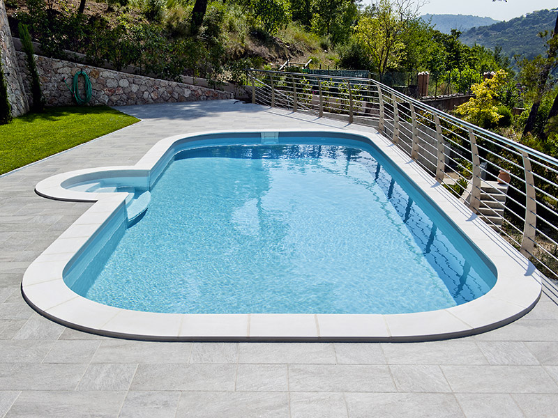 piscine Romy avec escalier Paso forme rectangle waterair GGILPRO